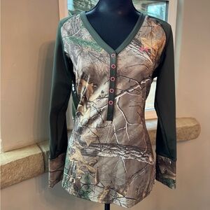 Under Armour Scent Control Camouflage Long Sleeve Shirt Women’s Size Large